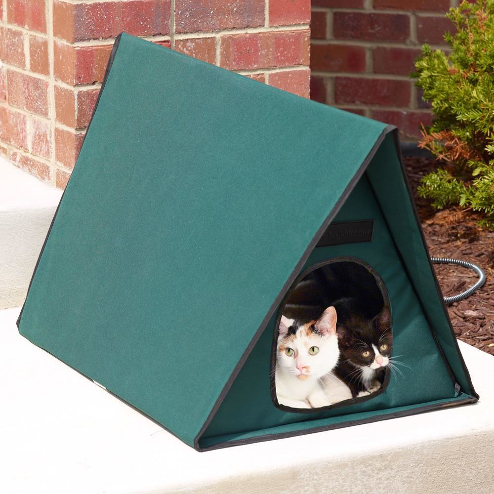 Outdoor Heated Cat Shelter: Keep Your Pets Dry and Warm :: Gadgetify.com