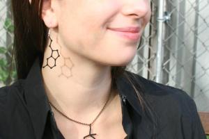 Molecules 3D Printed Adrenaline, Dopamine, Vitamin C, and More Jewelry