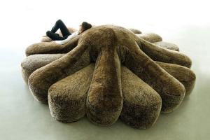 Aster Papposus: Octopus-shaped Sofa