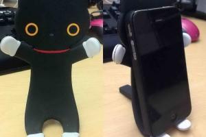Lazy Cat iPhone Stand