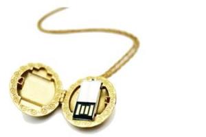 USB Locket Necklace Hides Your Files