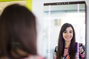 Selfie Mirror Helps You Take Better Pictures