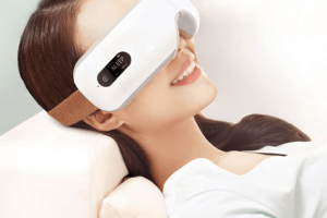 Traveler’s Eye Massager Reduces Eye Fatigue