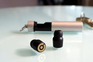 Earin: Smallest Wireless Earbuds?