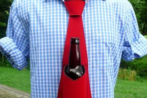 Beer Tie Holds Your Beer