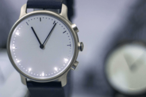 nevo: Minimalist Connected Watch Looks Elegant
