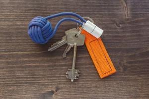 BOLD Knot: Fast Keychain Smartphone Charger
