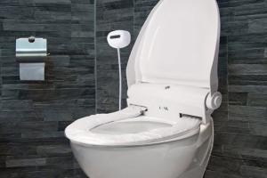 Sani-Seat: Automated Toilet Seat Rolls Out New Cover Every Time