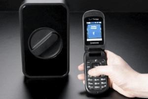 DIY: SMS-controlled Door Lock