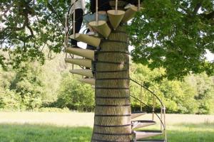 CanopyStair: Modular Spiral Staircase for Trees