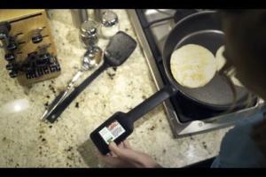 SmartPrompt Pan: Smart Pan w/ Built-in Display