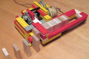 LEGO Domino Row Building Machine