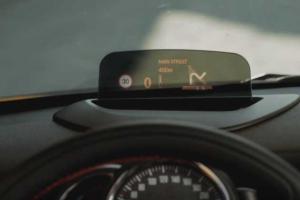 MINI Connected’s Head-Up Display Keeps Drivers Informed