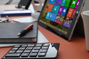 Satechi Bluetooth Wireless Keypad for Laptops & Tablets