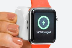 JOOSTCUBE: Tiny Power Bank for Apple Watch