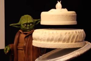Yoda Levitating Cake [Video]