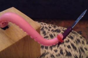 Building a Knife-wielding Tentacle with Arduino