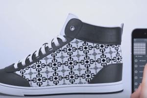 ShiftWear: Smart Shoes with E-Paper Display & App