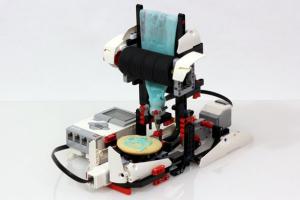 DIY: LEGO Mindstorms Cookie Icing Machine