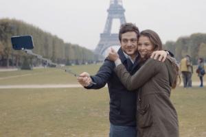 STIKBOX: Selfie Stick Case for iPhone