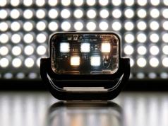 Monic: Wireless Flash for Your Smartphone