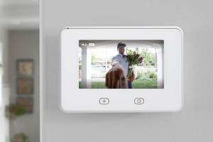 Vivint Doorbell Camera: Interact With Guest From Anywhere