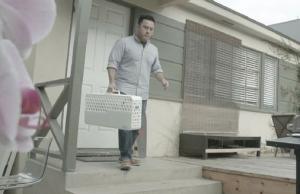 OMBEE: Modular Stand Up Desk Turns Into a Case