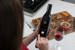 Kuvee Smart Wine Bottle with Touchscreen Display