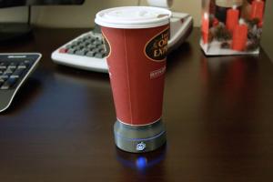 LAVACLIP: Portable, Rechargeable Coffee Warmer