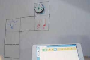 Root: Whiteboard Robot Teaches Kids How to Code