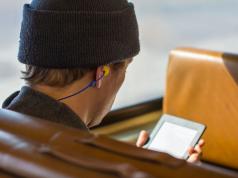 Plugfones Bluetooth Earplug Headphones