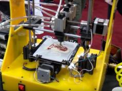 BeeHex 3D Pizza Printing Robot
