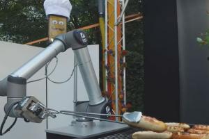 BratWurst Bot Grills, Serves German Sausage