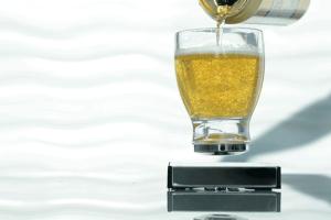 LevitatingCUP Floats Your Drinks