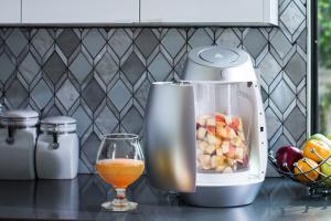 ALCHEMA Smart Appliance Turns Fruit Into Cider