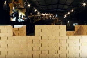 Hadrian X Brick-laying Robot Builds House in 2 Days