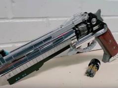 LEGO Peacekeeper Made Using 420 Bricks