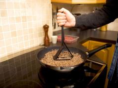 Hack & Flip: Gadget for Cooking Ground Meat