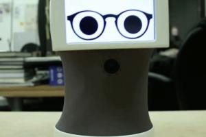 Peeqo Robot Expresses Itself Through GIFs