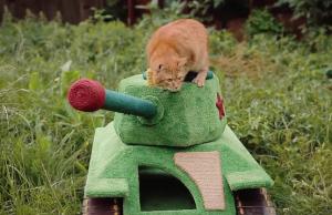 Working Cat Tank with 360-degree Rotating Turret