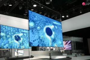 LG SIGNATURE OLED TV W: Ultra-slim Picture-on-Wall TV
