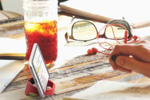 RYST 3D Printed Wearable iPhone Stand