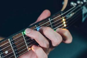 Fret Zeppelin Uses LEDs to Show You How to Play Guitar
