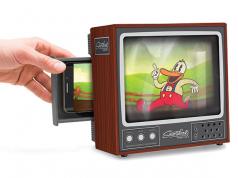 This Cardboard TV Is a Smartphone Magnifier