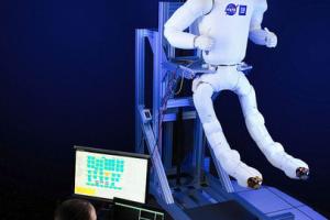 Robonaut 2 Humanoid Robot Assists Astronauts with Both Hands