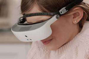 eSight 3: Smart Glasses That Let the Legally Blind See