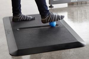 ActiveMat Groove: Anti-fatigue Mat with Ball Keeps You Active