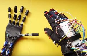 DIY: Arduino Robotic Hand With Wireless Control
