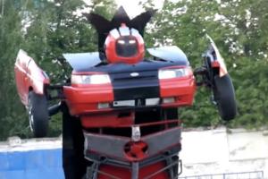 Russian Car Turned Into a Transformer Robot with Weapons