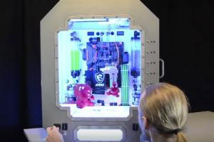 Space Lab Case Mod: PC Case + Crane Machine